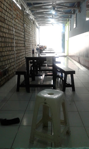 Rocket Chicken Pramuka 1 - Gastronomi dan perhotelan