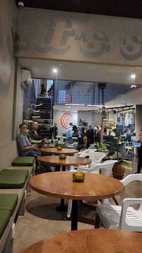 Opinii despre Seniman Coffee Trunojoyo în Surabaya - Gastronomi dan perhotelan