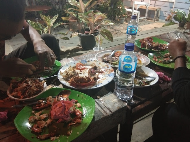 Pondok Makan Tapi Sungai - Kota Padang