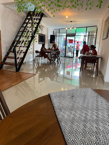 Opinii despre Teras Kopi dan Kafe Narumonda Bawah în Kota Pematang Siantar - Gastronomi dan perhotelan