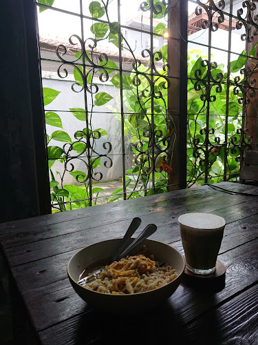 Comentarii opinii despre Rumah Rakyat (coffee & working space)