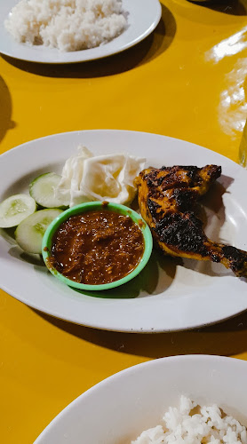 Opinii despre Seafood Nasi Uduk Aulia 94 în Kota Tangerang Selatan - Gastronomi dan perhotelan