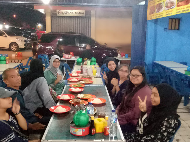 Tenda Biru Kampung Bule - Gastronomi dan perhotelan