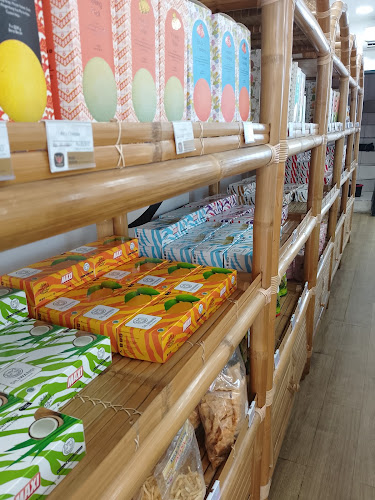 Opinii despre Siliwangi Bolu Kukus Pajajaran Pamulang în Kota Tangerang Selatan - Gastronomi dan perhotelan