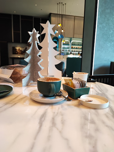 Goolali Gelato Bar & Patisserie - Gastronomi dan perhotelan