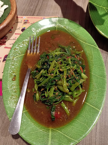 Jl. H. Agus Salim No.72-76, Benua Melayu Darat, Kec. Pontianak Sel., Kota Pontianak, Kalimantan Barat 71176