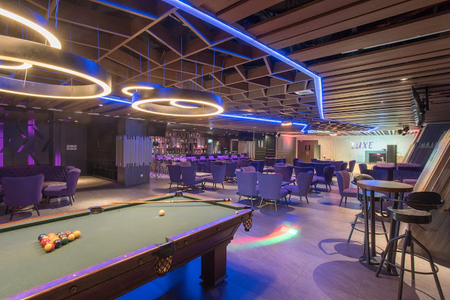 Luxe Bar & Lounge - Gastronomi dan perhotelan
