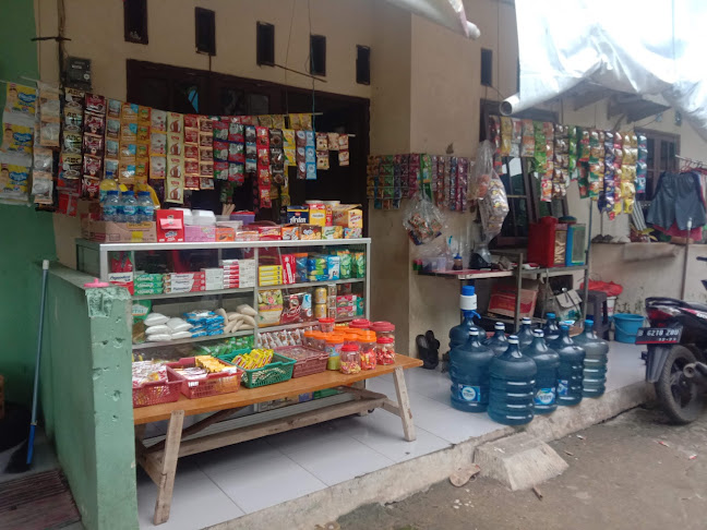 Warung kopi, mie instan