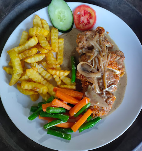 Opinii despre Hallo Warung în Kota Denpasar - Gastronomi dan perhotelan