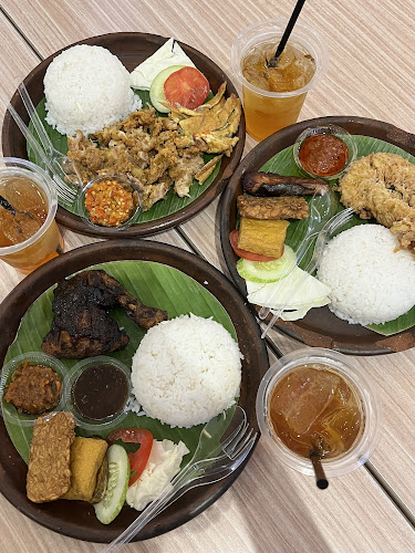 Penyetan cok The Park Sawangan