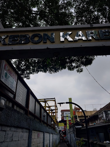 Lontong Kari Stasiun - Gastronomi dan perhotelan