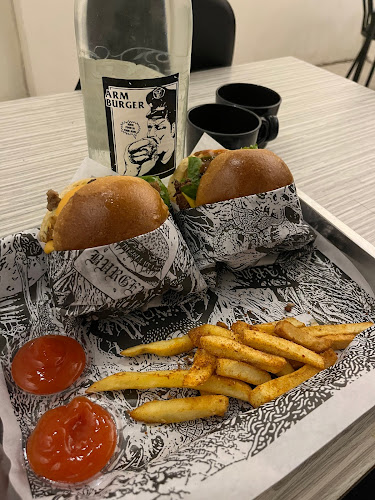 Armburger - Gastronomi dan perhotelan