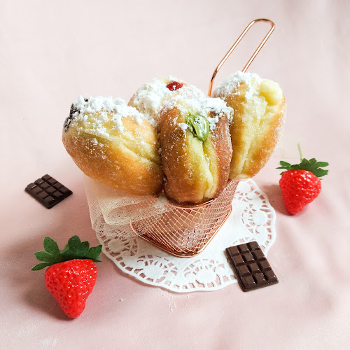 Precious Peach Bomboloni