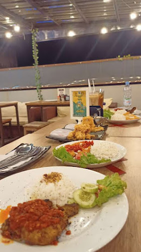 Opinii despre Ruang tamu cafe & resto în Kota Tangerang Selatan - Gastronomi dan perhotelan