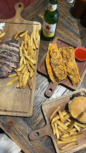 HotLicks Texas BBQ & Bar - Gastronomi dan perhotelan