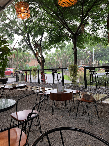 Oui Coffee Malang - Gastronomi dan perhotelan