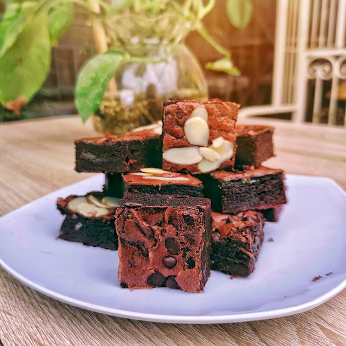 Tropic Cafe & Lounge