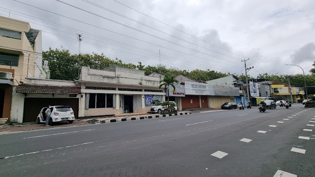 Es Krim dan Salon Mahkota - Gastronomi dan perhotelan