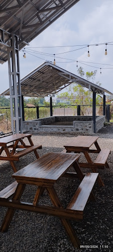 Kedai SeeSaw Sisi Sawah - Gastronomi dan perhotelan