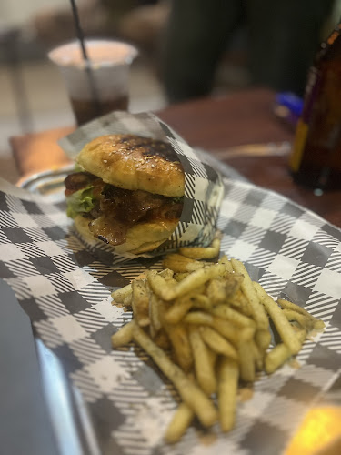 Jl. Sumatera No.61, Jombang, Kec. Ciputat, Kota Tangerang Selatan, Banten 15414