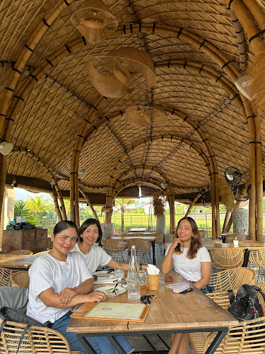 Hago Beach - Gastronomi dan perhotelan