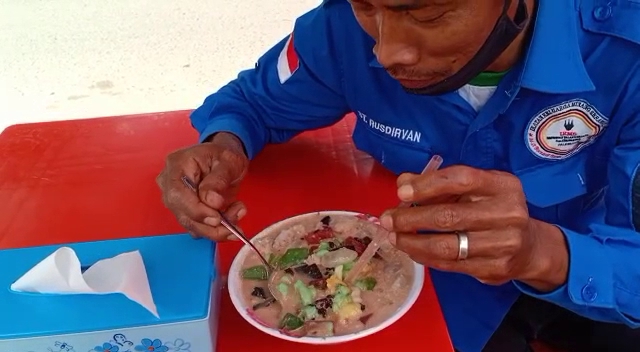 Opinii despre Kadai Lontong Padang 16 Jam Uda Adek în Kota Palembang - Gastronomi dan perhotelan