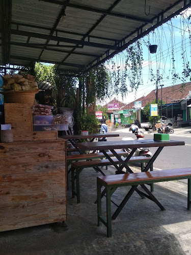 Jl. Cokroaminoto No.206, Ubung, Kec. Denpasar Utara, Kota Denpasar, Bali 80116