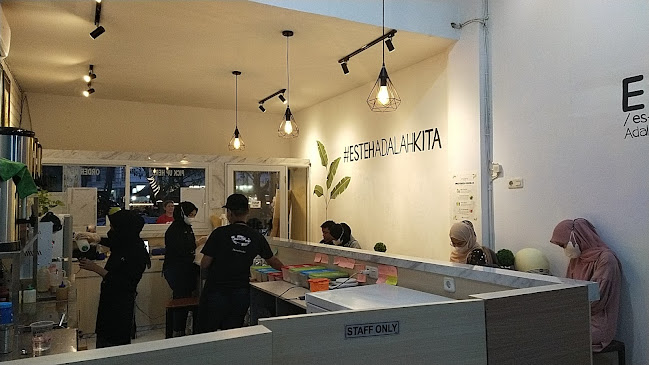 ES TEH INDONESIA AROEPALA HERTASNING - Gastronomi dan perhotelan