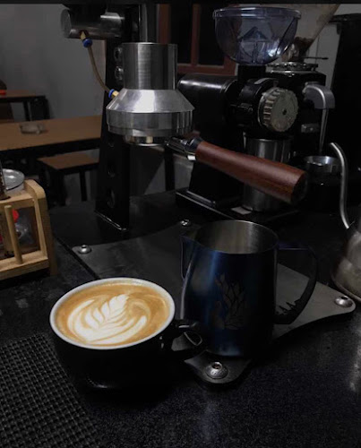 Opinii despre O.A.K Cafe în Kota Pekalongan - Gastronomi dan perhotelan