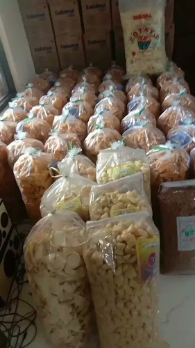 Opinii despre Grosir Aneka Snack în Kota Tangerang Selatan - Gastronomi dan perhotelan