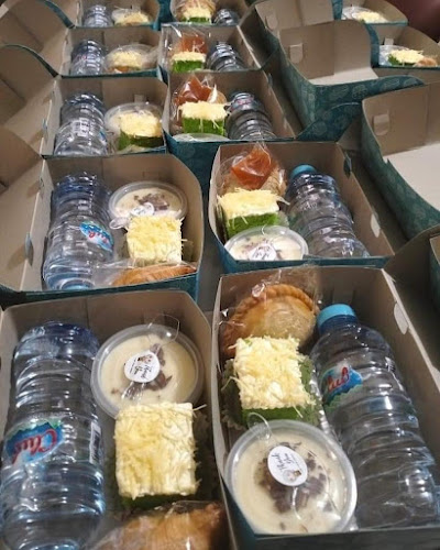 Crokote, Jalangkote, Soes Vanila, Soes Cokelat, Risoles, Kue Nampan dari Dapur Ratu Makassar - Gastronomi dan perhotelan