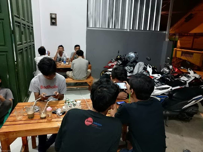 TOKO GAYATRI, KOS GAYATRI