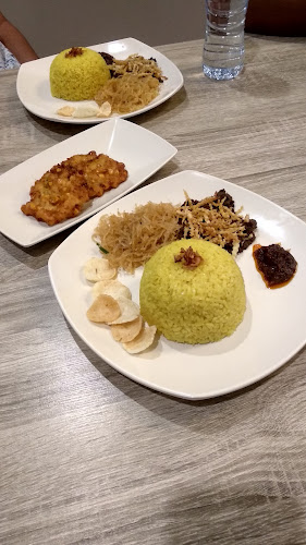 Manna Bakery & Cafe - Gastronomi dan perhotelan