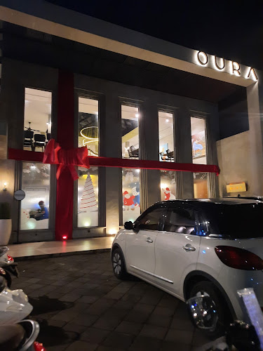 OURA - Cafe & Restaurant