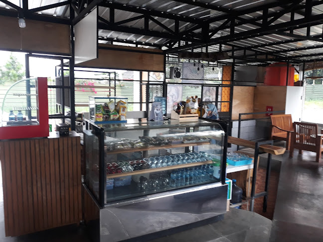 Jl. Bukit Raya Atas Selatan No.213, Ciumbuleuit, Kec. Cidadap, Kota Bandung, Jawa Barat 40142