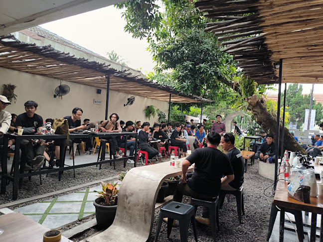 Opinii despre Me.Dia Coffee and Space în Kota Tangerang - Gastronomi dan perhotelan