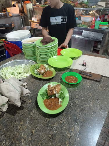 Opinii despre Ayam Penyet Akbary în Kota Medan - Gastronomi dan perhotelan