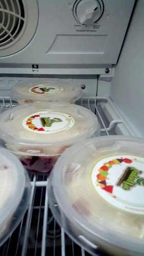 ZALADKU Fruit Salad & Dessert - Gastronomi dan perhotelan