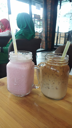 bundaran, Cafe area, l Jl. Jend. Sudirman, Simpang Tiga, Kec. Bukit Raya, Kota Pekanbaru, Riau 28288