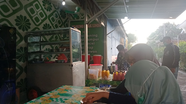 Opinii despre Warung mbak linda în Surabaya - Gastronomi dan perhotelan