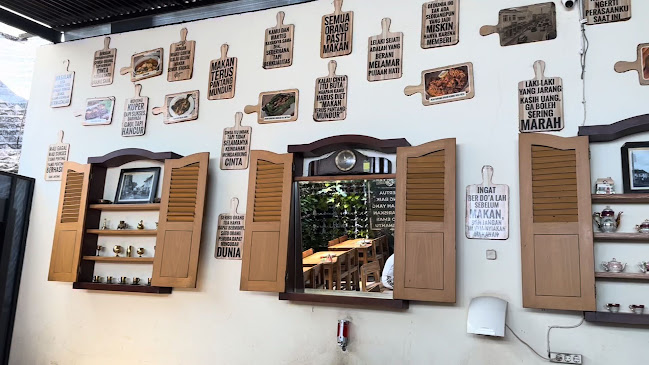 Comentarii opinii despre Rumah Makan Boemi Mitoha