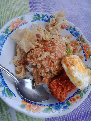 Comentarii opinii despre Pecel Suzanna Kertajaya