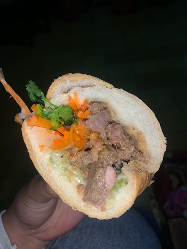 Banh Mi V & I - Gastronomi dan perhotelan