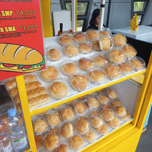 Burger SD Stasiun PondokCina