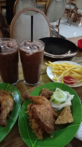 Ayam Kremes Cak Iwan - Gastronomi dan perhotelan