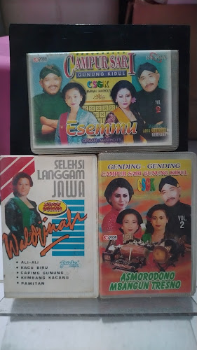 Opinii despre 4R Snacks & Cookies în Surabaya - Gastronomi dan perhotelan