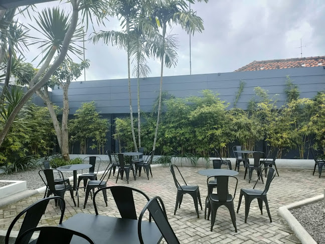 Jl. Anjasmoro No.49, Kepanjen Lor, Kec. Kepanjenkidul, Kota Blitar, Jawa Timur 66117