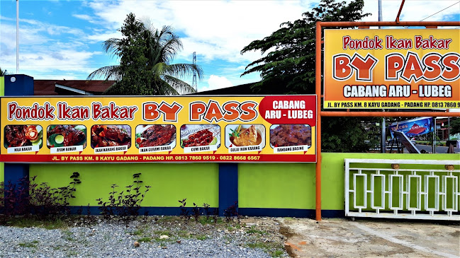 Opinii despre Pondok Ikan Bakar Aru Cabang Teluk Kabung în Kota Padang - Gastronomi dan perhotelan