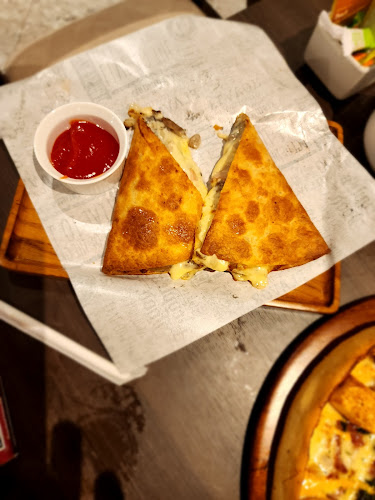 Opinii despre Pizza Hut Ristorante în Kota Tangerang Selatan - Gastronomi dan perhotelan