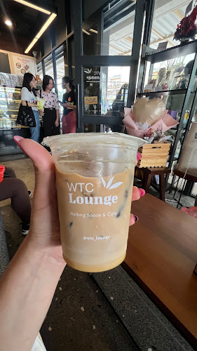 Opinii despre WTC Lounge în Kota Tangerang Selatan - Gastronomi dan perhotelan